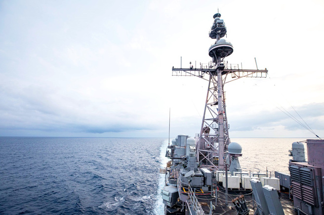 美国海军第七舰队28日证实，巡洋舰昌塞勒斯维号（USS Chancellorsville）及安堤坦号（USS Antietam）正通过台湾海峡。图为昌塞勒斯维号。（图／撷取自美国海军第七舰队官网）