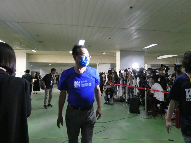 锺东锦违纪参选苗栗县长几成定局，只要本周确定登记，党中央也将祭出党纪开铡。国民党苗栗县长参选人谢福弘今天表示，这应该是国民党中央党章的规定。（周志豪摄）