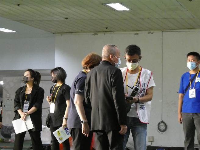 被党中央与地方指暗助锺东锦的苗栗县长徐耀昌，今天则有出席国民党全代会。（周志豪摄）