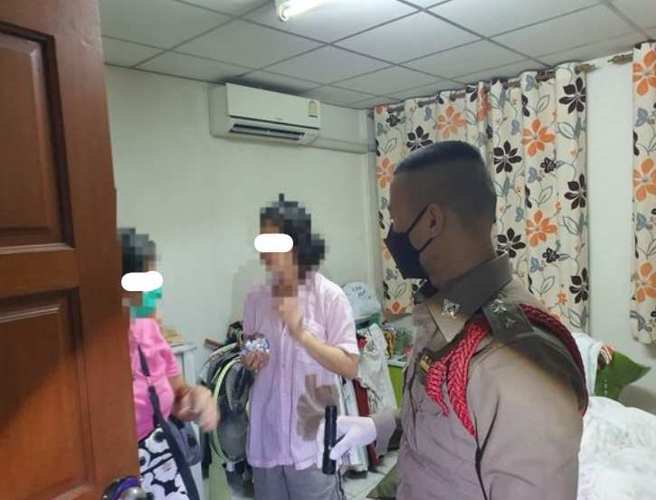 泰国一名独居女子晚上洗澡时不慎把自己反锁在浴室受困3天，终于被妹妹发现。(翻摄自Prakanong.Station脸书)