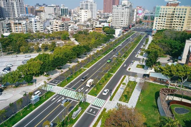 新竹市政府近年透过「财政3利箭」，开源争取中央预算、稳健编列建设经费，并稳固财政逐年减债。图为东大路亮点计画。（新竹市政府提供／王惠慧新竹传真）