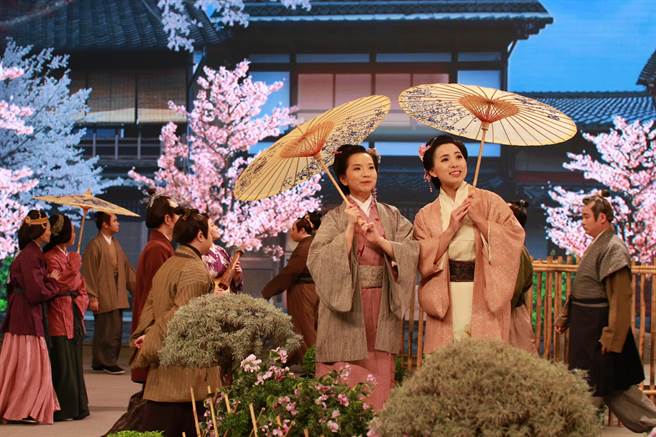 团员挖出日本服装压箱宝营造鎌仓时代氛围。（大爱提供）