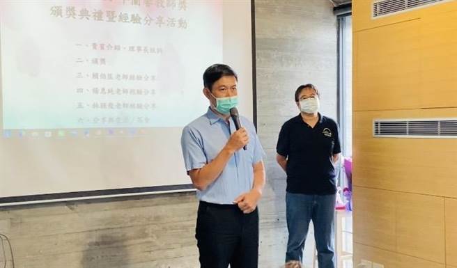 宜兰县政府教育处长王泓翔回应，将视县府整体财政状况列入评估。（吴佩蓉摄）