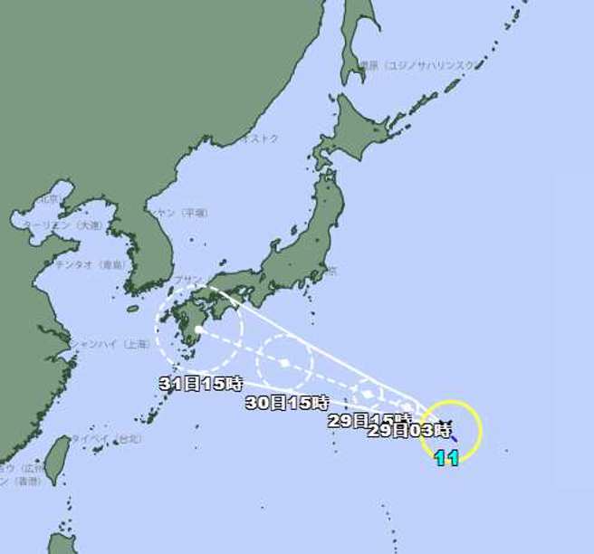 日本东南方海面生成今年第11号颱风轩岚诺，向西北进行朝日本前进，(翻摄自日本气象厅)