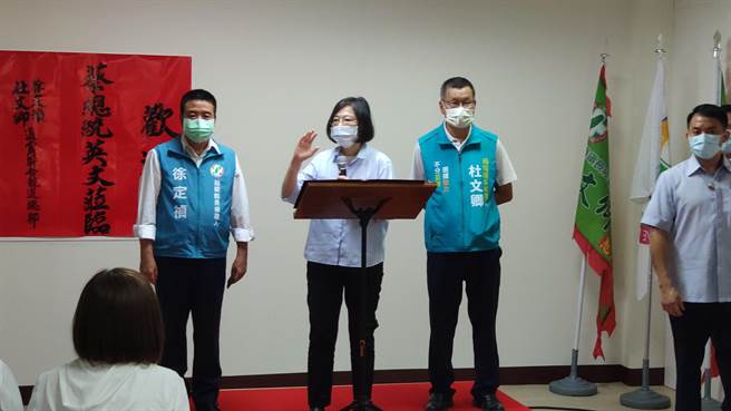 蔡英文总统南下苗栗为参选人站台。（李京升摄)