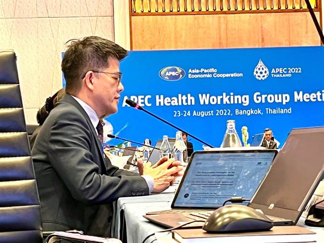 臺大医院云林分院马惠明院长以「安心云林e院联防：透过数位健康策略改善资源不足地区健康照护」为题，在亚太经济合作会议健康工作小组数位健康次级工作小组会议分享云林创新服务经验。（马惠明提供）