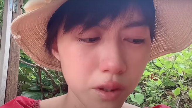 来台湾念大学的陆生、网红廖小花表示，母亲得知他和台湾云林男生交往后，直言无法支持这段感情，逼迫她分手。（图／翻摄自廖小花YouTube）