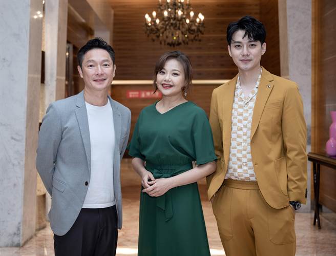 谢祖武和李唯枫对林嘉俐（中）的贴心讚誉有加。（LiTV、大爱提供）