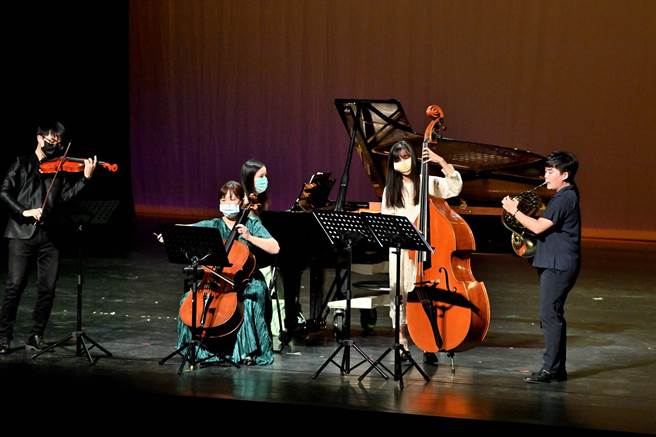 台东回响乐团获得杰出团队1级肯定。（庄哲权摄）