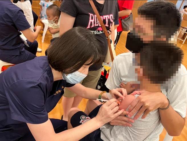 南投县府28日于4大乡镇开设假日接种站，6个月至未满5岁接种人数计597人。（南投县政府提供／陈淑娥南投传真）