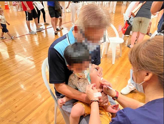 南投县府28日于4大乡镇开设假日接种站，6个月至未满5岁接种人数计597人。（南投县政府提供／陈淑娥南投传真）