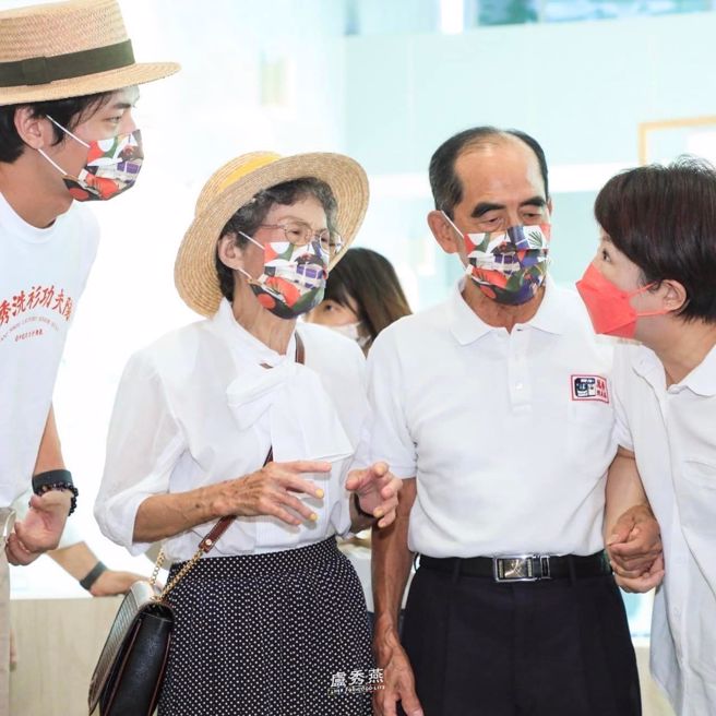 台中市长卢秀燕（最右）。（图 / 翻摄自卢秀燕脸书）