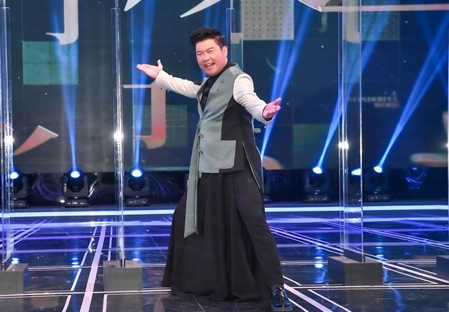 曾國城主持的全新一季的《一字千金 筆武大匯》今進棚開錄。（公視提供）