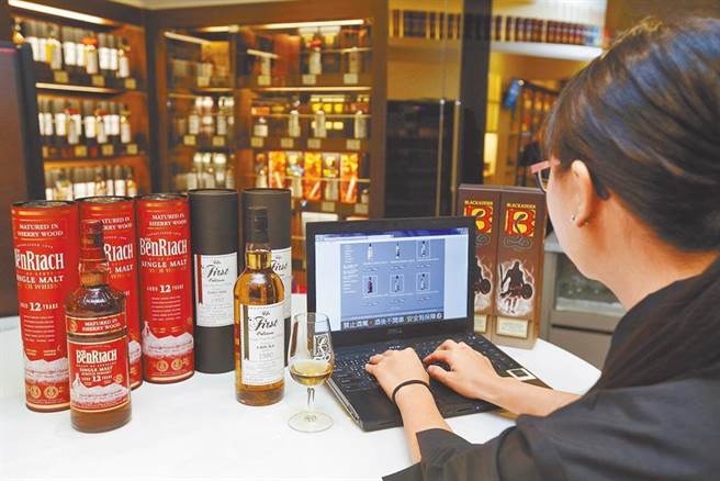 三会表示在业者极力游说与立委力促修法下，只着眼商业利益，无视酒精对青少年之身心危害，正一步步侵蚀国家基石。（本报资料照片）（饮酒过量，有害健康）