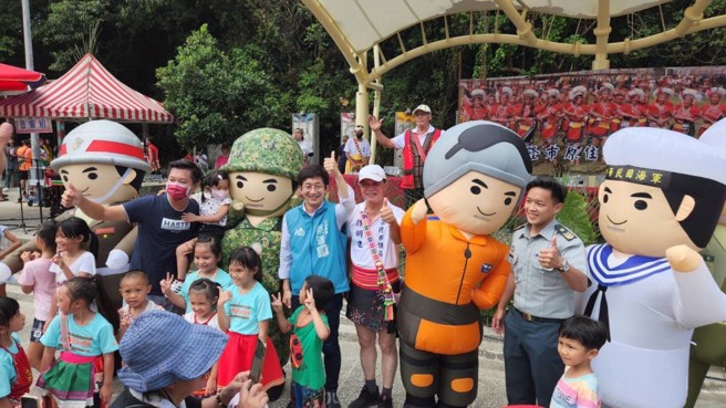 基隆市原住民联合丰年祭热闹登场。(摘自蔡适应粉专)