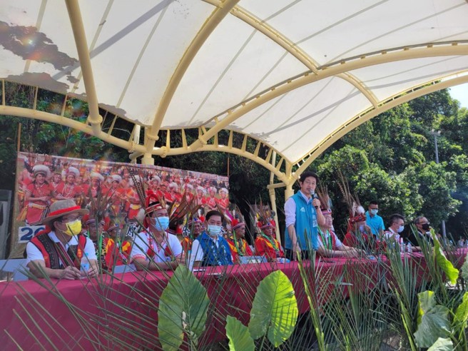 蔡适应提出原民政策三支箭，包括增加原住民返乡就业补助等，并扩大举办基隆市原住民丰年祭。(摘自蔡适应粉专)