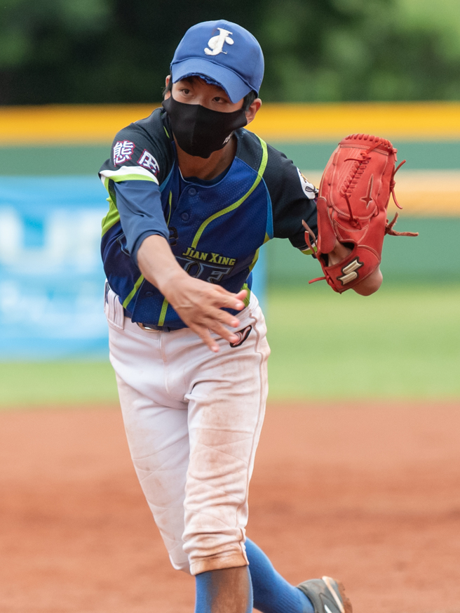 健行小牛张平纲后援2局投球无失分，打击也有发挥，是夺冠功臣之一。（台湾世界少棒联盟提供）