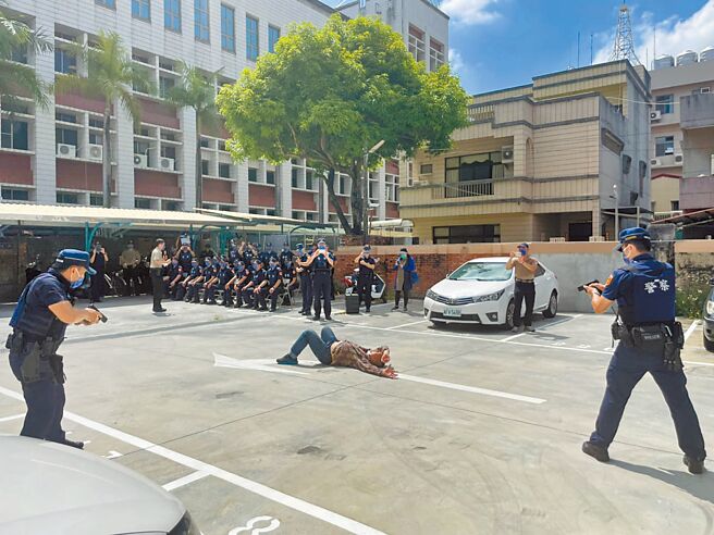 台南连续发生两起杀警案，市警局依此案例编排强化训练课程。（李俊淇摄）