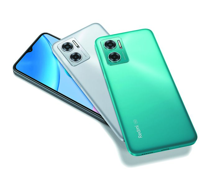 小米推出全新的Redmi10 5G，共有极光绿、彩光银与石墨灰3色，9月1日起以破坏价6499元起升级登场。（小米提供）