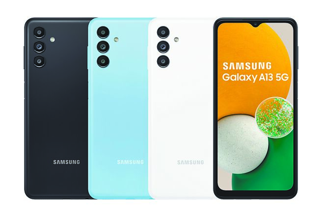 三星全新GalaxyA13 5G，推出潮黑豆豆、雾蓝豆豆、沁白豆豆3色，9月1日起于指定通路陆续上市，分别有4GB+64GB、4GB+128GB两款机型，定价6990元起。（三星提供）