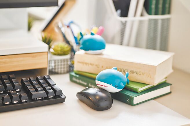 经典鲨鲨造型的纾压球，圆润身材加上呆萌表情看起来就疗癒感十足。卡友活动赠品，详见官网。（IKEA提供）