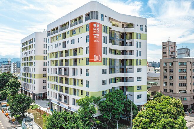 台中市社会住宅「北屯好宅」，座落于北屯区江兴街、国丰街交叉口，邻近太原车站、捷运四维国小站，生活机能完善且闹中取静。（台中市政府提供）