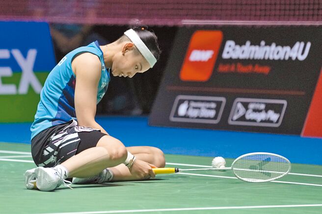 戴资颖鏖战71分钟先盛后衰，1比2不敌大陆名将陈雨菲，世锦赛止步4强。（美联社）