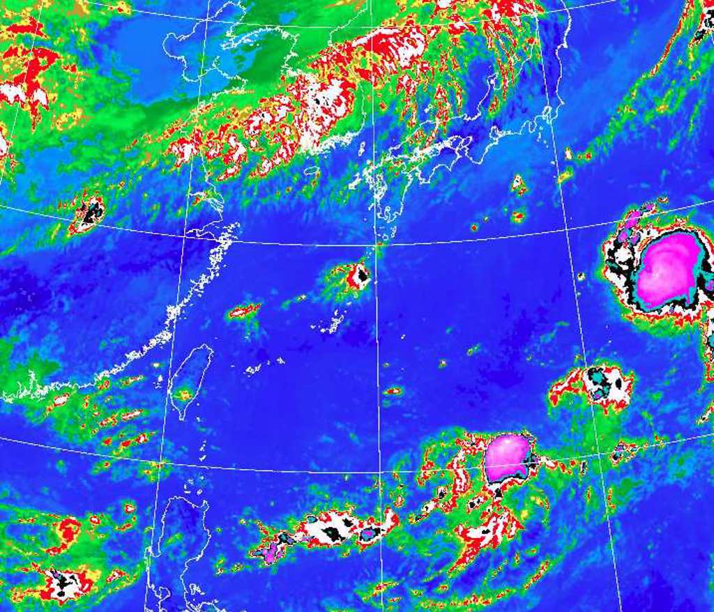 軒嵐諾颱風凌晨2時的中心位置在台北東方2530公里的海面上，向西進行，明天可能增強成中颱。(翻攝自氣象局)