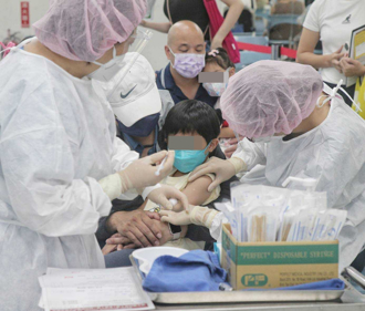 幼兒BNT疫苗打氣旺 首個周末逾1.7萬人次接種