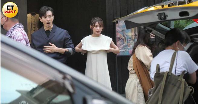 拍摄工作结束后管麟与吴季璇又前往下个定点，行程很满。（图／本刊摄影组）