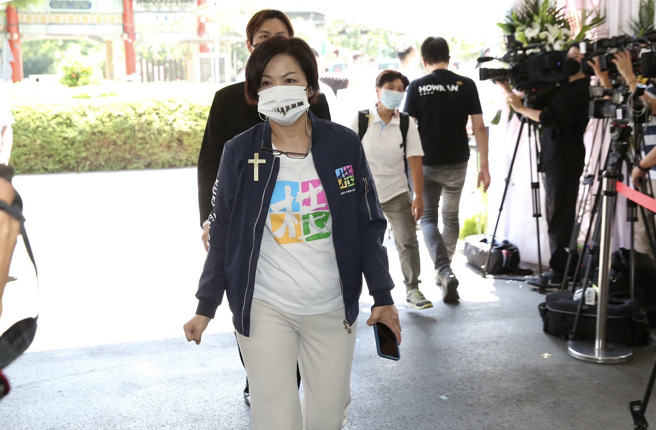 杨贵媚抵达会场。（图／陈俊吉摄）