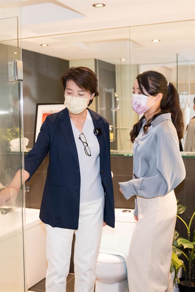 台北市前副市長黃珊珊28日宣布辭職參選台北市長，國民黨參選人蔣萬安則以「正藍軍」自居，酸黃「黨性變來變去」。（黃珊珊競選辦公室提供／游念育台北傳真）