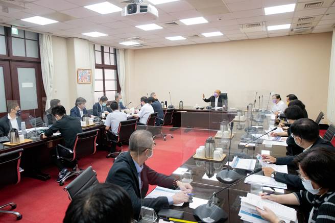 行政院长苏贞昌今（29日）上午8时召开扩大防疫会议。（行政院提供）