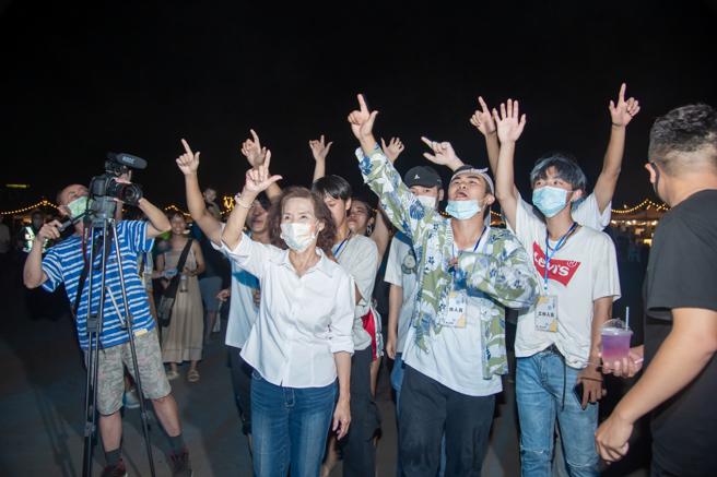 林姿妙现身《宜！兰人市集x真。不想开学After Party》。(取自林姿妙脸书)