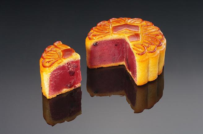 內餡包含蛋黃的月餅不能直接拿去微波。（示意圖／達志影像）