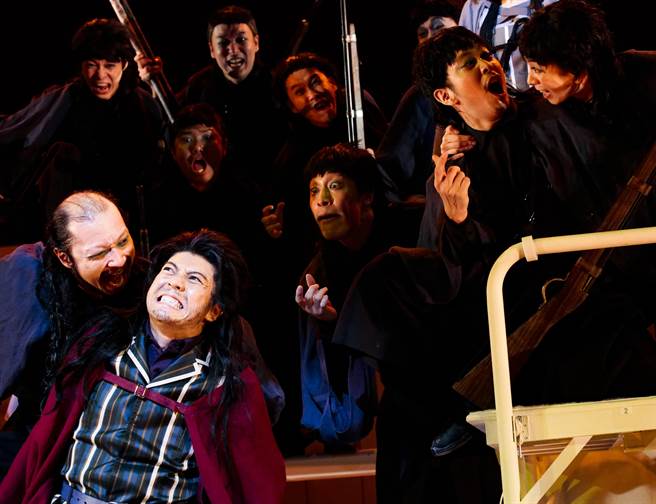 野田秀树的《Q：歌舞伎之夜》以12世纪末平安时代为背景。（photo by Kishin Shinoyama）