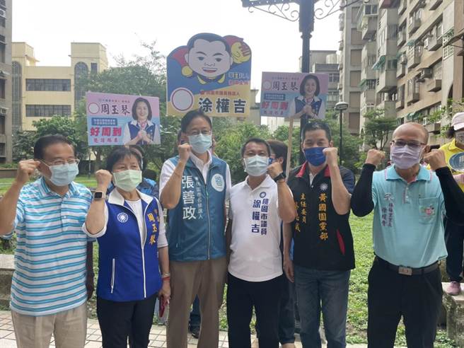 针对郑宝清宣布参选桃市长，国民党桃园市长参选人张善政说，不能想自己选情稳仍战战兢兢向前衝。(吕筱蝉摄)