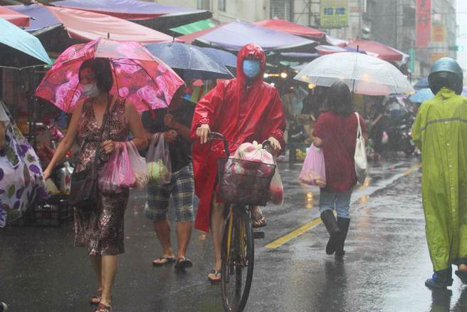 明天開始北台灣天氣變的濕涼陰雨。(示意圖／資料照)