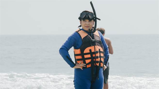 生性怕水的杨贵媚，勇敢挑战下海。（桂田文化艺术基金会提供）