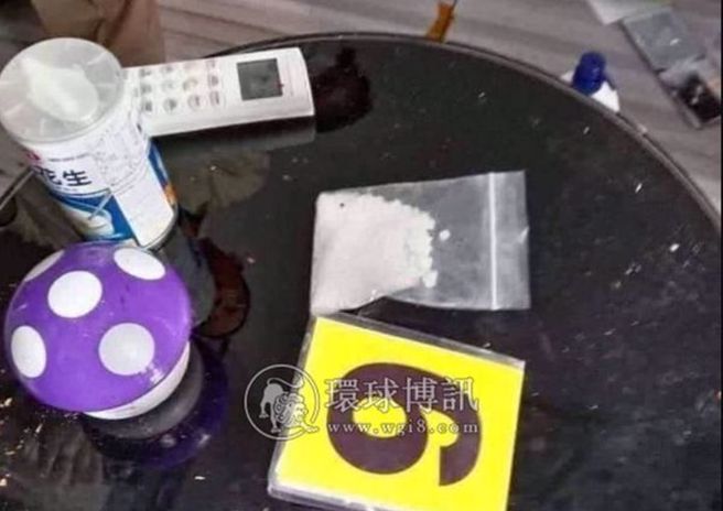 柬埔寨3名遭枪杀的死者被台湾警方证实均为台南人，图为网传的案发照片，命案现场留有一包毒品，还有一罐牛奶花生。（图／翻摄自柬中时报）