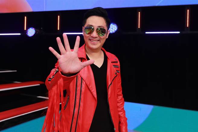 艾成生前在《最强综艺秀》的表演创造高收视率。（民视提供）