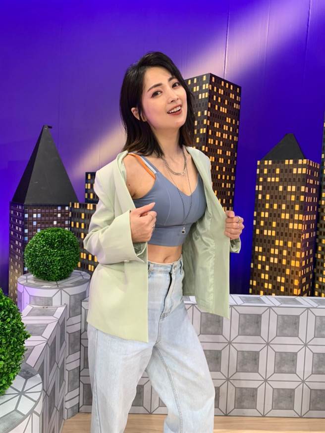 阿喜透露还是上班族时，曾遇到相当贴心的男同事帮忙解围。（卫视中文台提供）