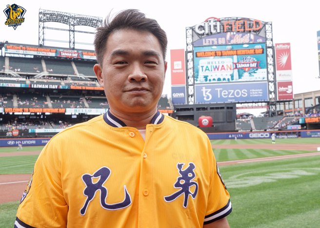 彭政閔為紐約大都會開球。（中信兄弟提供）