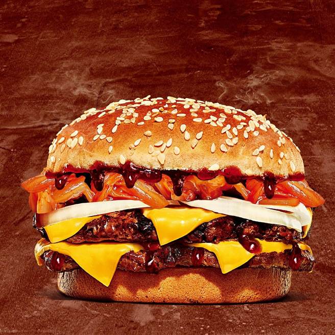 汉堡王「泡菜重磅双牛堡」，单点189元，套餐价229元。（汉堡王提供）