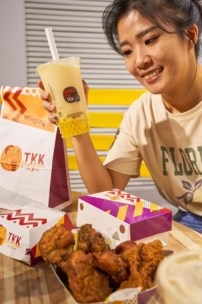 双重美味半半鸡可尝到原味小腿、辣味二节翅等，外送平台优惠价207元。（顶呱呱提供）