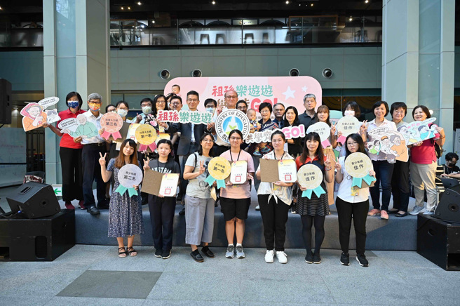 教育部「祖孙乐游游 共学齐步GO」大合照。（照片/教育部提供）