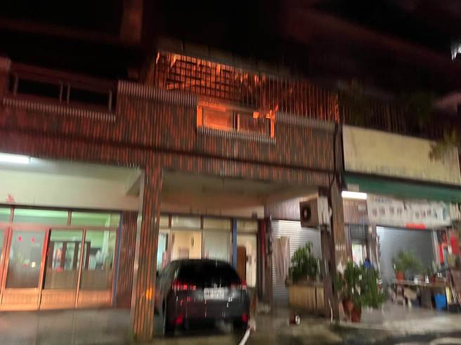 高雄市仁武区29日凌晨1时许发生火警。（翻摄照片／林瑞益高雄传真）