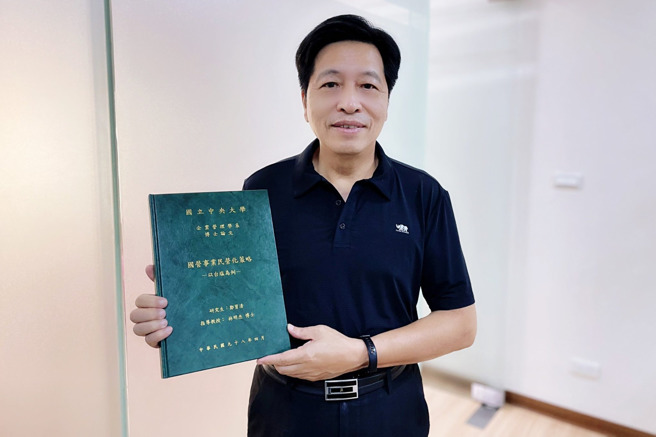 郑宝清强调诚信是核心价值，抄袭与挺抄袭等行为都会背弃人民的期望。（图／取自郑宝清脸书）