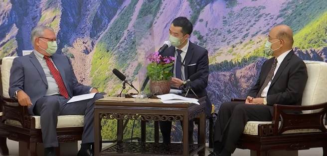 行政院长苏贞昌今（29日）下午4时许接见联合国反贪腐公约第二次国家报告国际审查委员。（摘自直播）