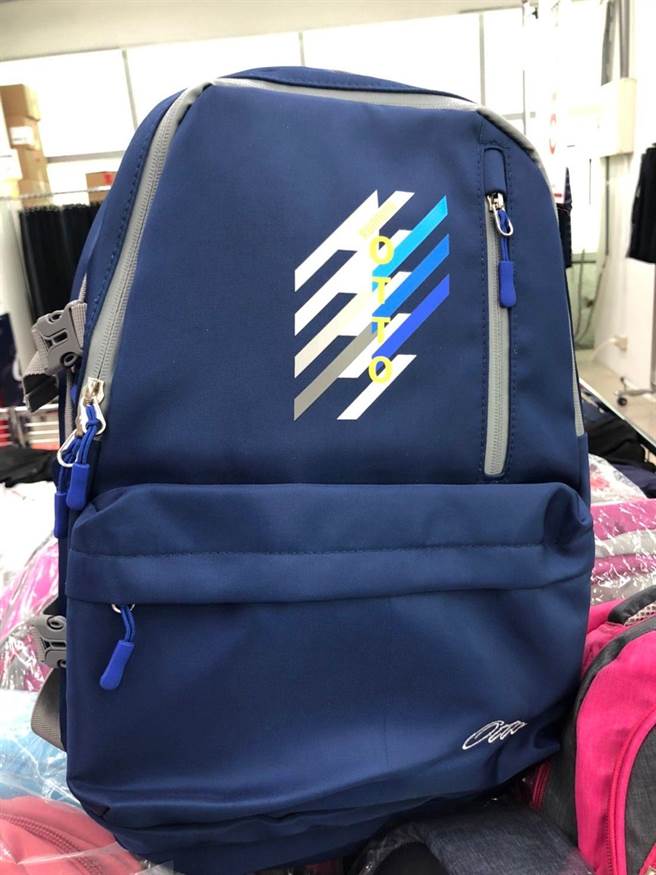 Global Mall新左营车站8月31日前推「品牌联合展售会」OTTO机能用品服饰5折起。（柯宗纬翻摄）